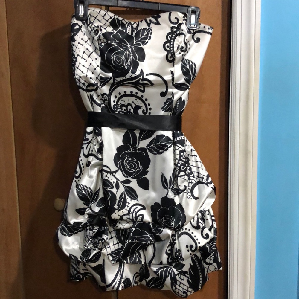Cute cocktail dress!